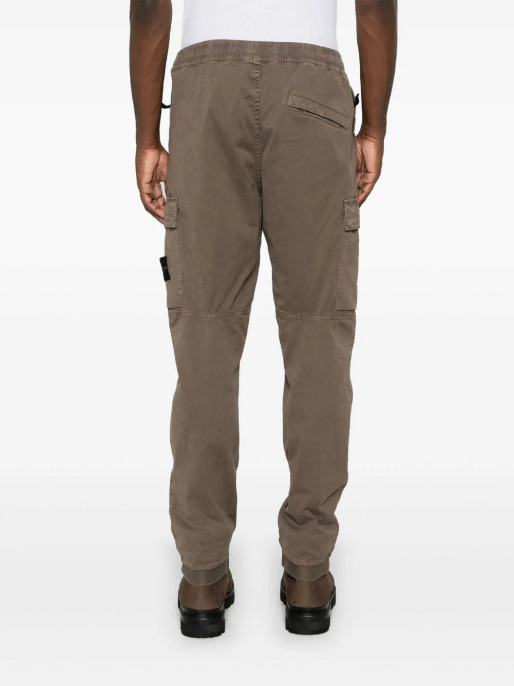 8115313L1 PANTALÓN CARGO JOGGING "STONE ISLAND" F7M - nuez