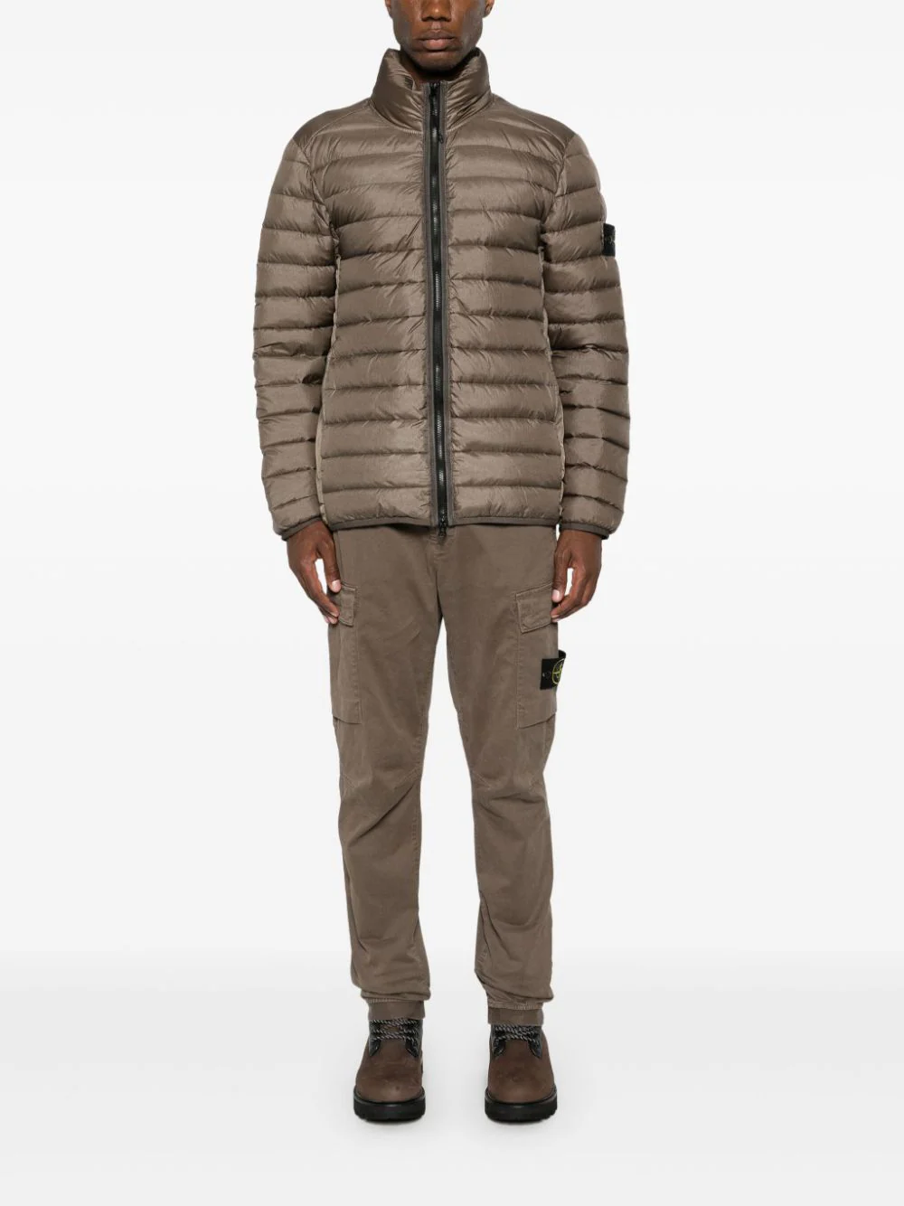 8115313L1 PANTALÓN CARGO JOGGING "STONE ISLAND" F7M - nuez