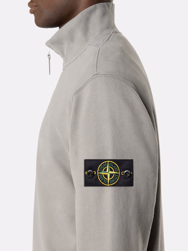 6100068S0A20 SUDADERA CUELLO CREMALLERA STONE ISLAND F9M    CEMENTO