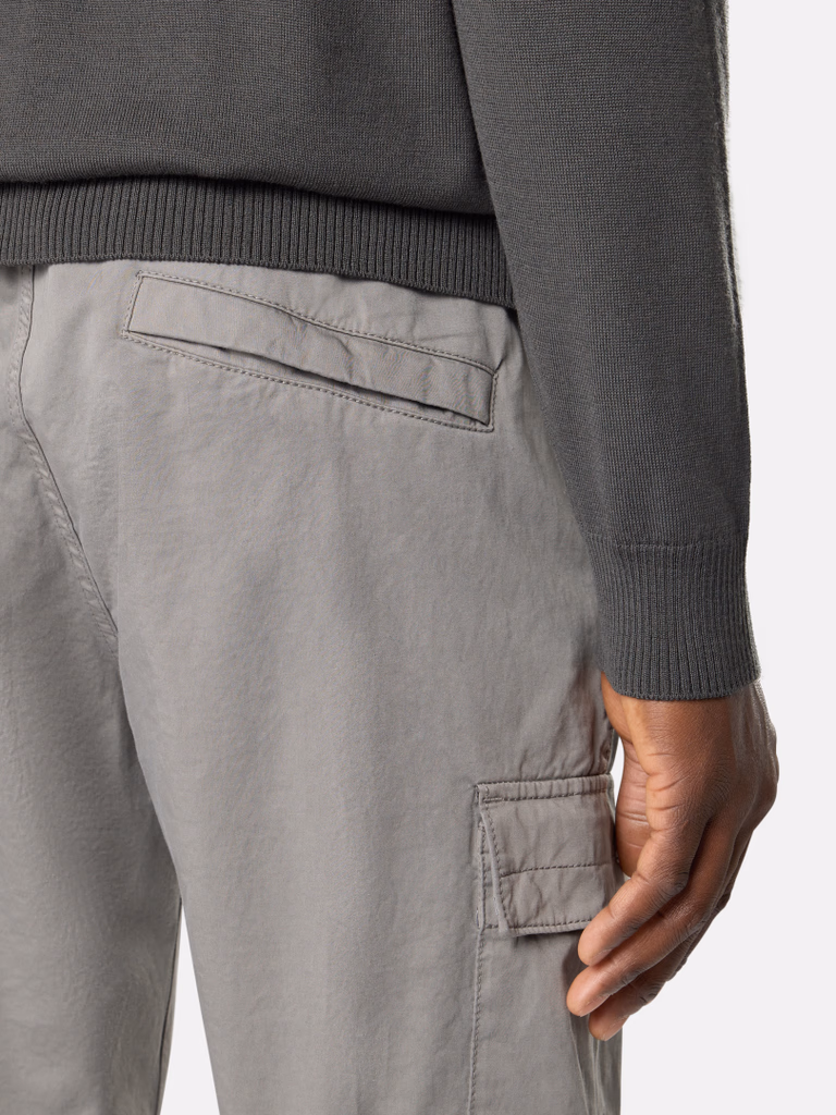 3100033S0014 PANTALÓN CARGO JOGGING GABARDINA STRECHT "STONE ISLAND" F9M  - cemento