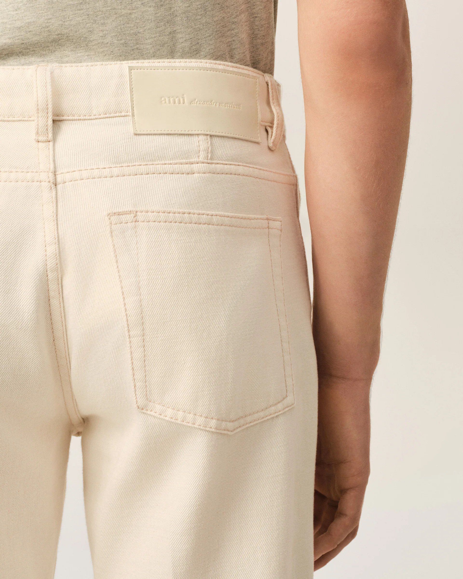 HTR921.DE0134 PARISIAN FIT JEANS AMI PARIS FW26 - BLANC CREME