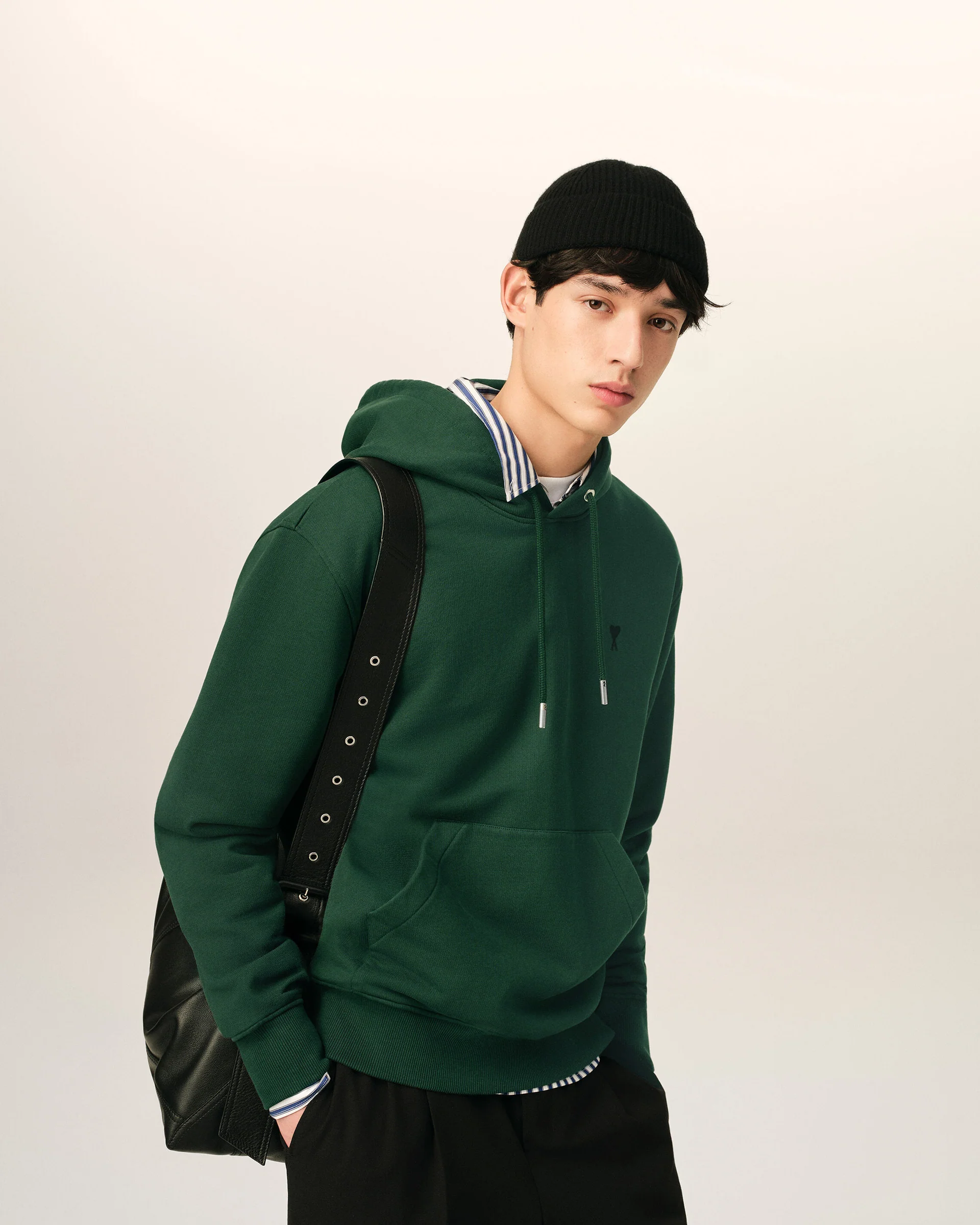 HSW764.730 HOODIE WITH CONTRASTED AMI DE COEUR AMI PARIS FW26 - VERT BOUTEILLE/NOIR