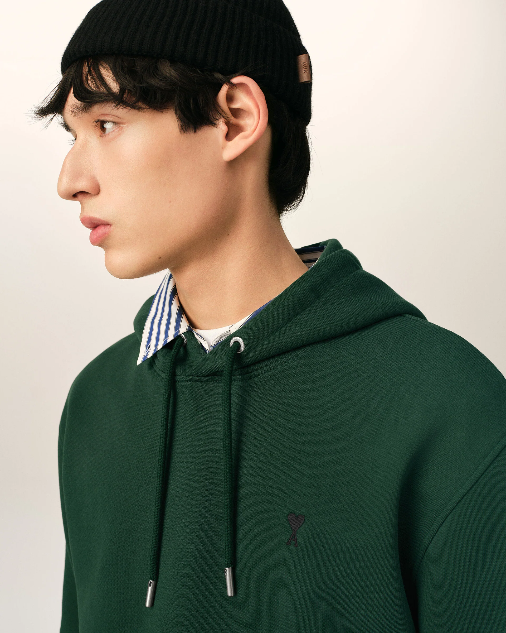 HSW764.730 HOODIE WITH CONTRASTED AMI DE COEUR AMI PARIS FW26 - VERT BOUTEILLE/NOIR
