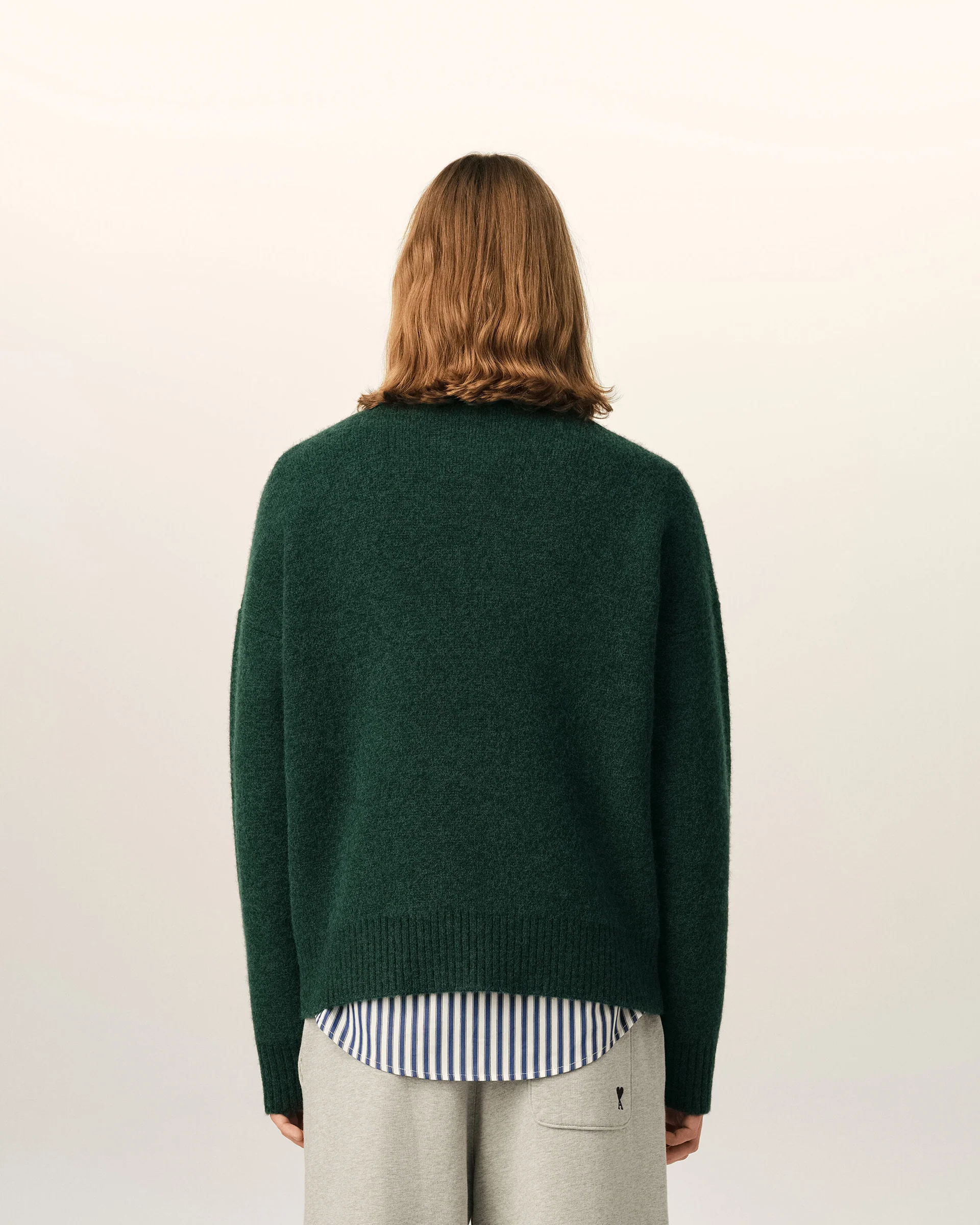 UKS836.KN0135 CREWNECK SWEATER WITH AMI DE COEUR AMI PARIS FW26 - VERT BOUTEILLE/ECRU