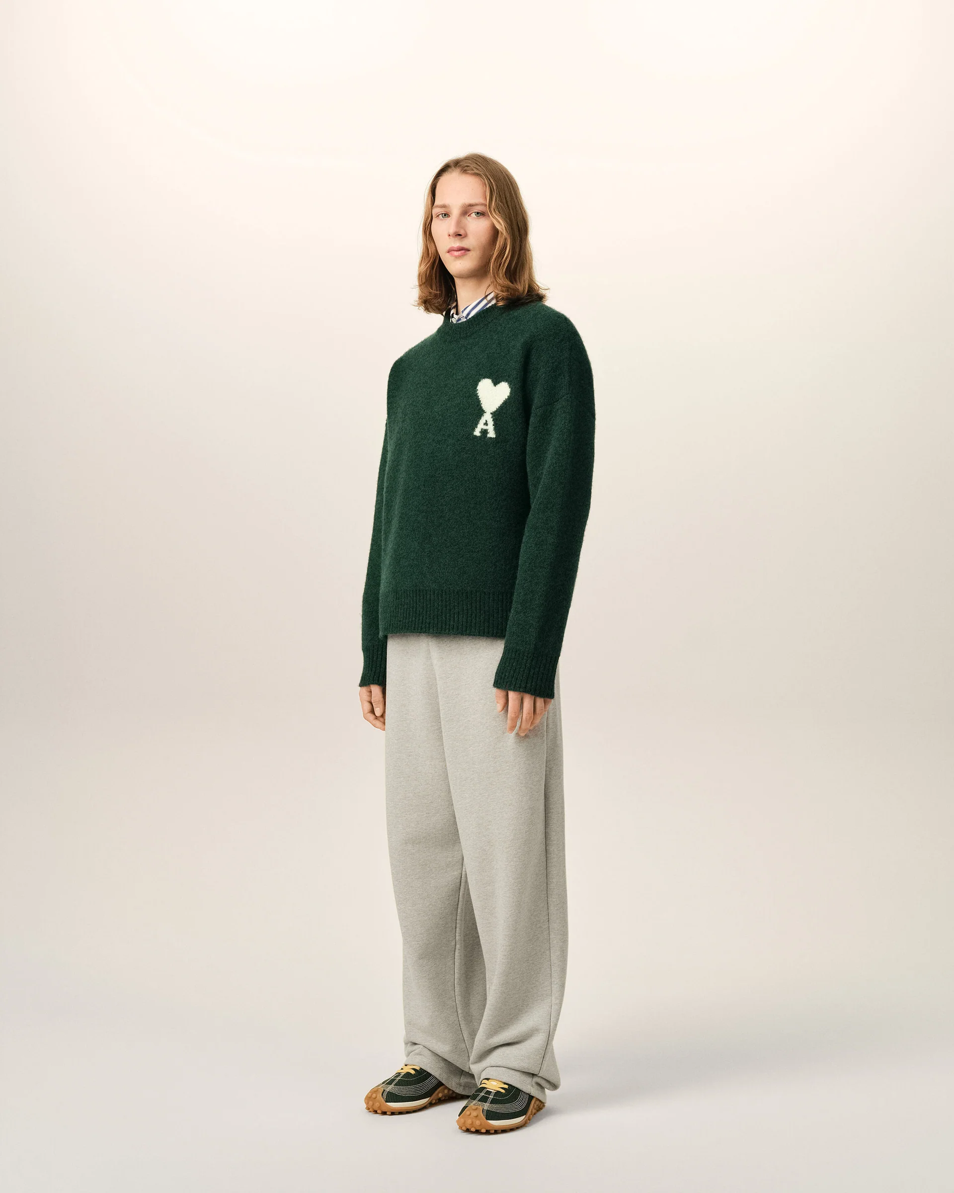 UKS836.KN0135 CREWNECK SWEATER WITH AMI DE COEUR AMI PARIS FW26 - VERT BOUTEILLE/ECRU