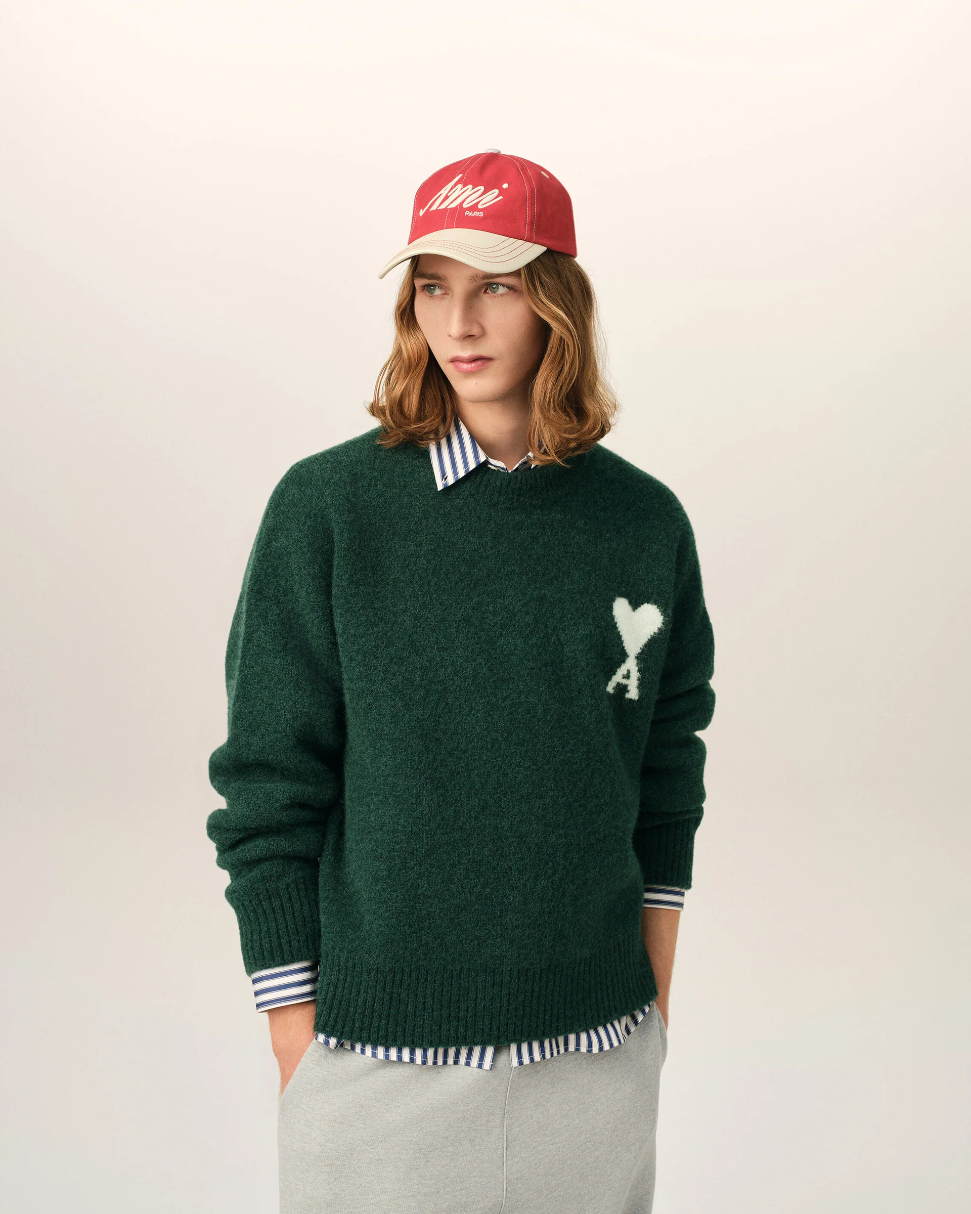 UKS836.KN0135 CREWNECK SWEATER WITH AMI DE COEUR AMI PARIS FW26 - VERT BOUTEILLE/ECRU