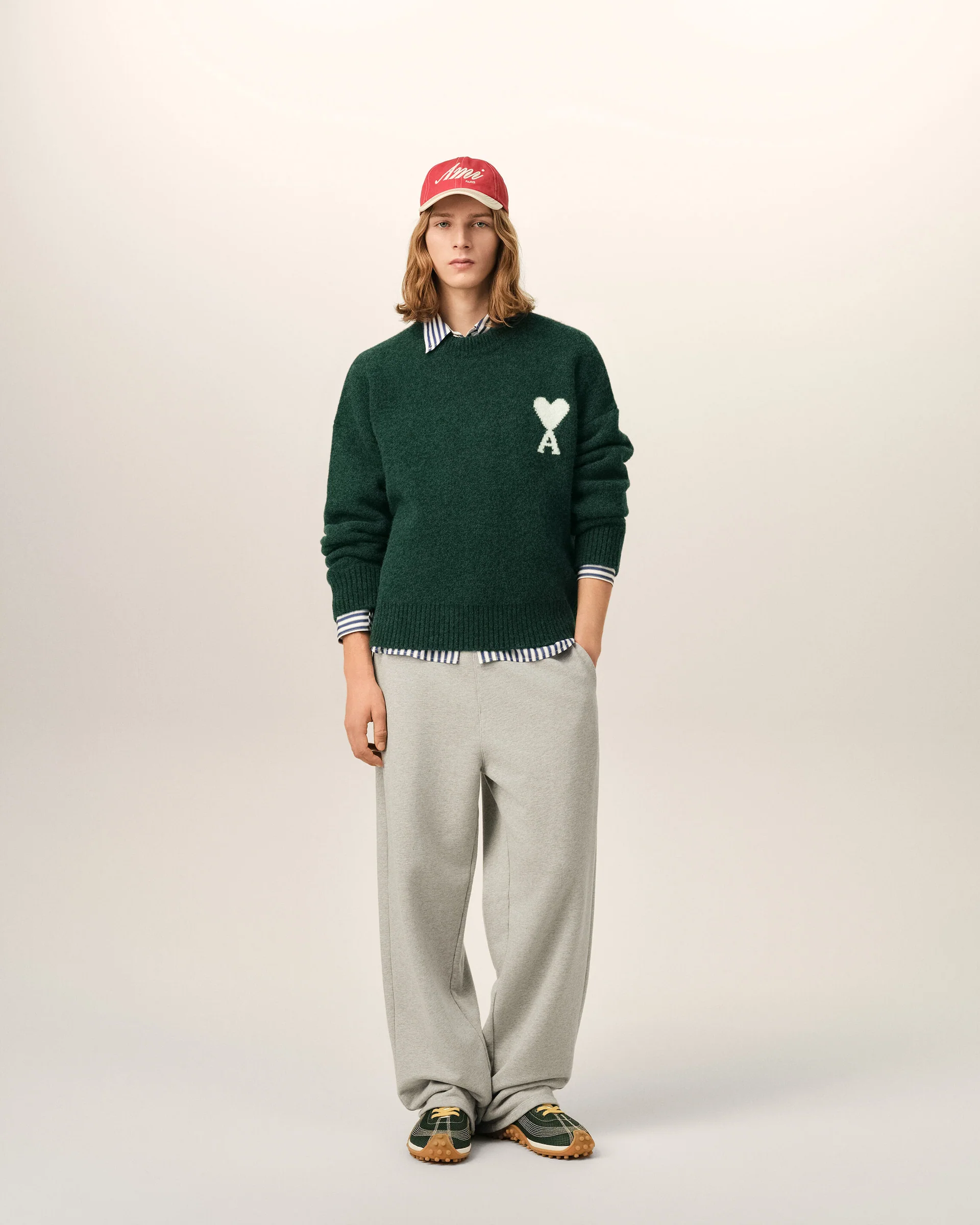 UKS836.KN0135 CREWNECK SWEATER WITH AMI DE COEUR AMI PARIS FW26 - VERT BOUTEILLE/ECRU
