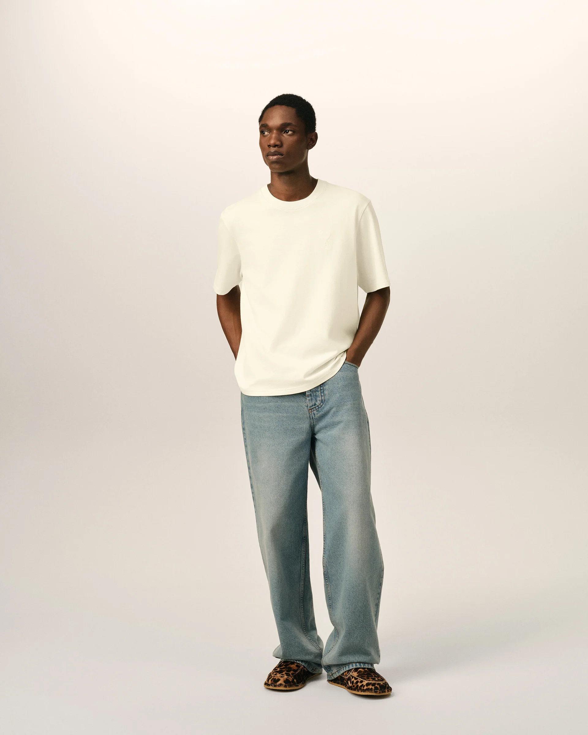 UTS357.726 TSHIRT WITH TONAL EMBOSSED BIG AMI DE COEUR AMI PARIS FW26 - IVOIRE