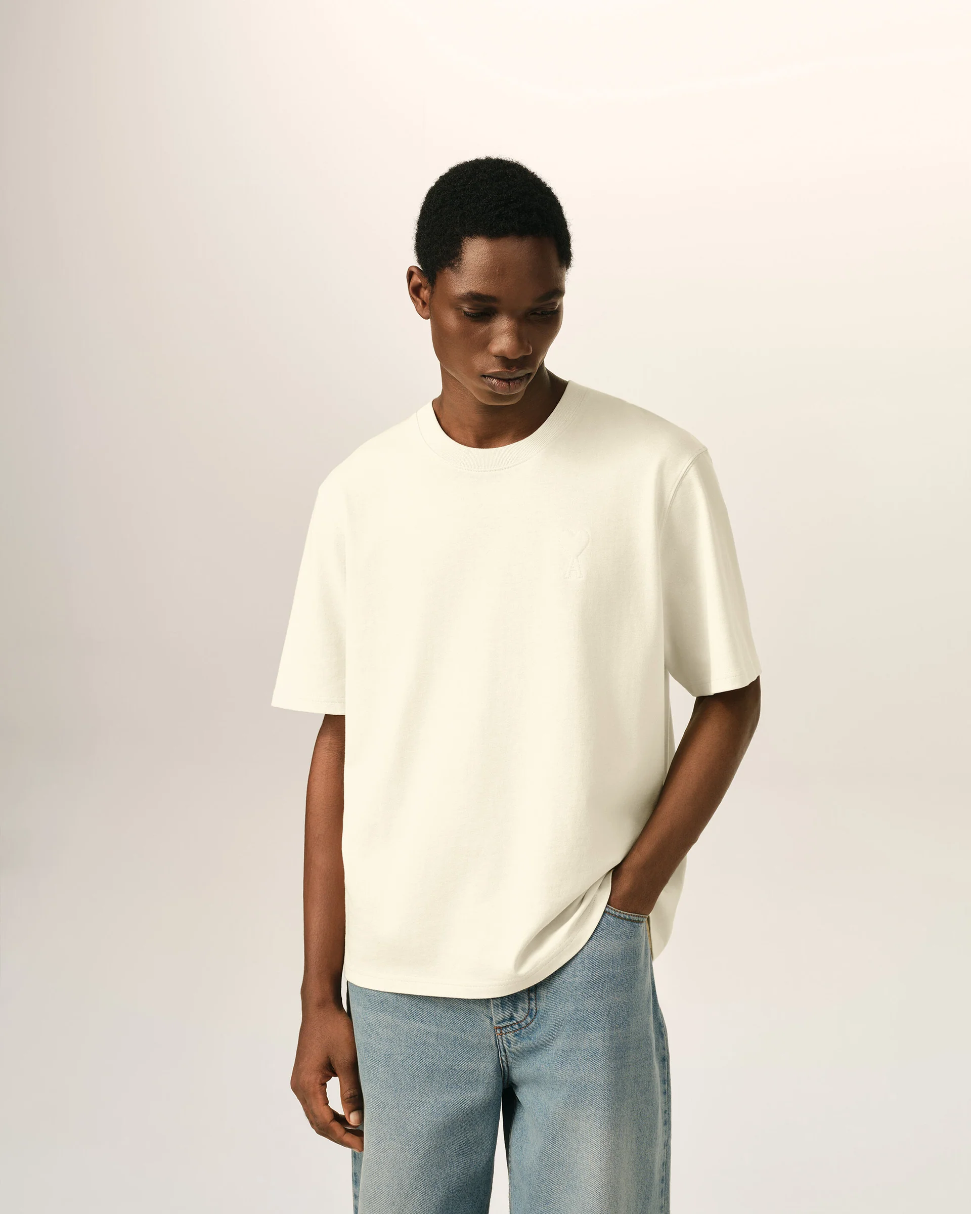 UTS357.726 TSHIRT WITH TONAL EMBOSSED BIG AMI DE COEUR AMI PARIS FW26 - IVOIRE