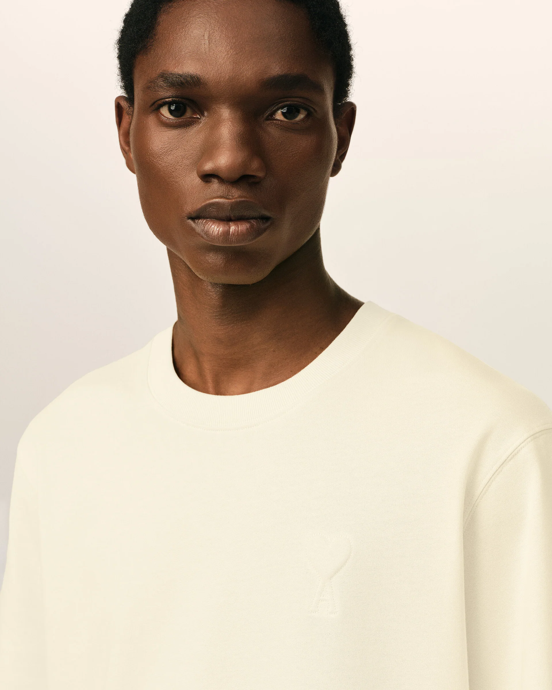 UTS357.726 TSHIRT WITH TONAL EMBOSSED BIG AMI DE COEUR AMI PARIS FW26 - IVOIRE