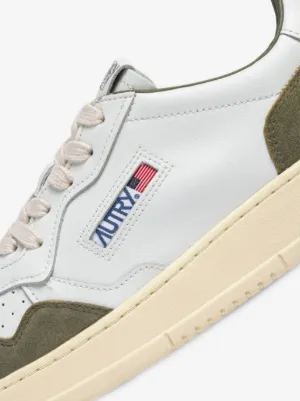 A1UNAULMFT21 MEDALIST LOW MAN SOFLEA/SUE WHT/SMOKEDGRN AUTRY FW26 - WHT/SMOKEDGRN