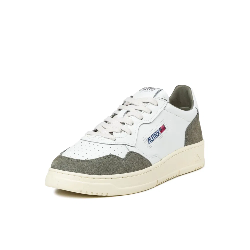 A1UNAULMFT21 MEDALIST LOW MAN SOFLEA/SUE WHT/SMOKEDGRN AUTRY FW26 - WHT/SMOKEDGRN