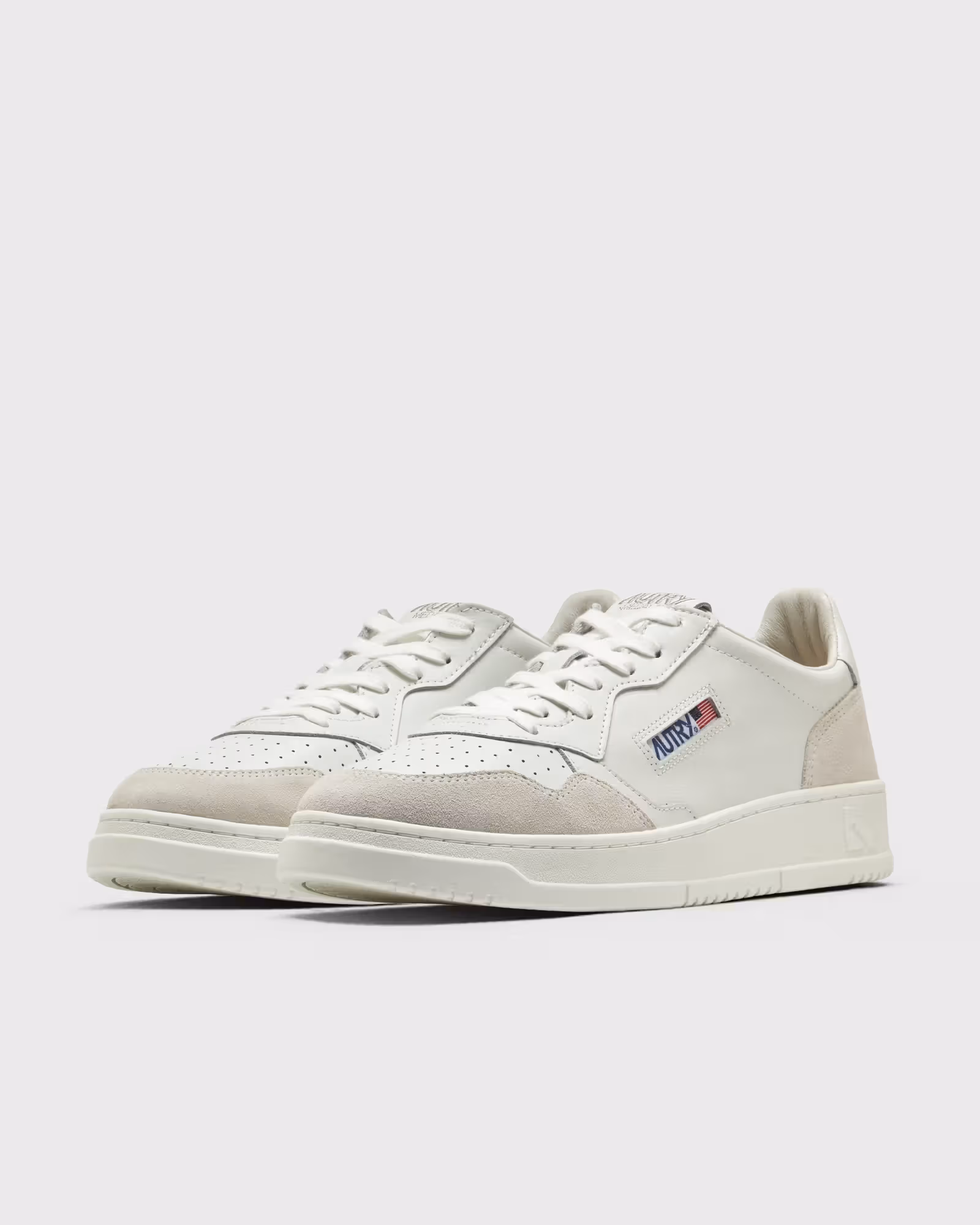 A1UNAULMLS30 MEDALIST LOW MAN LEAT/SUEDE TOTALWHT AUTRY FW26