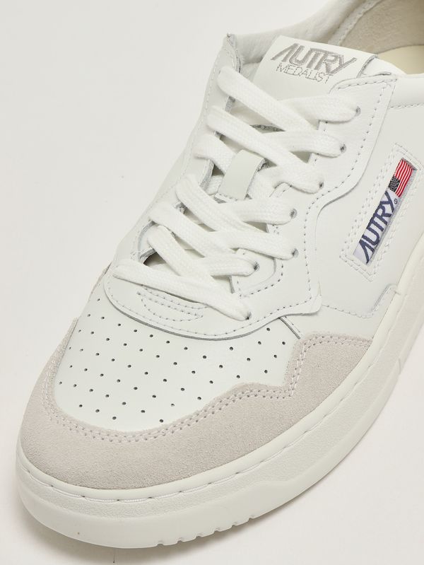 A1UNAULMLS30 MEDALIST LOW MAN LEAT/SUEDE TOTALWHT AUTRY FW26