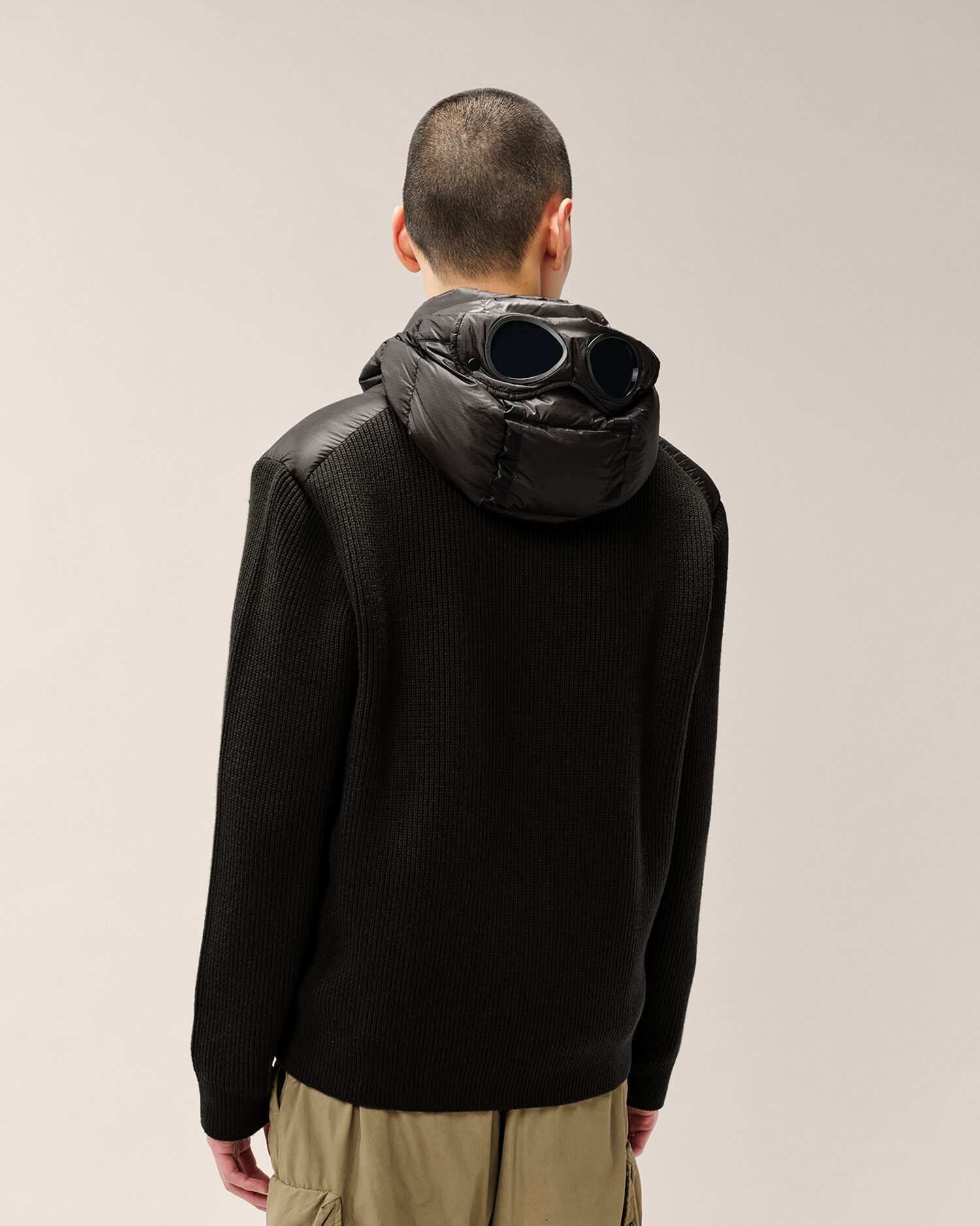 21CMKN052A006390M KNITWEAR-JACKET C.P. COMPANY FW26 - BLACK