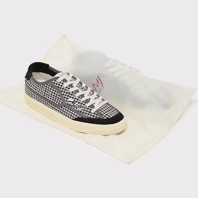 A1UNSCLMXB01 WINDSCAPE LOW MAN AUTRY FW26 - BLK/WHITE