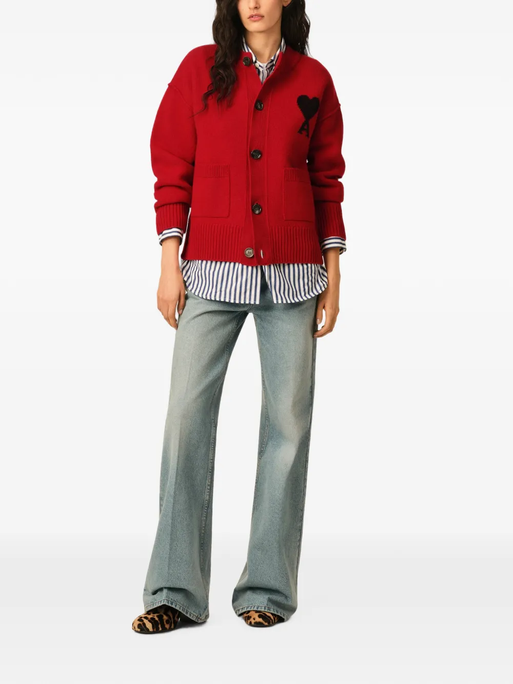 UKC367.018 V NECK CARDIGAN WITH CONTRASTED AMI DE COEUR AMI PARIS FW26 - ROUGE RUBIS/ NOIR