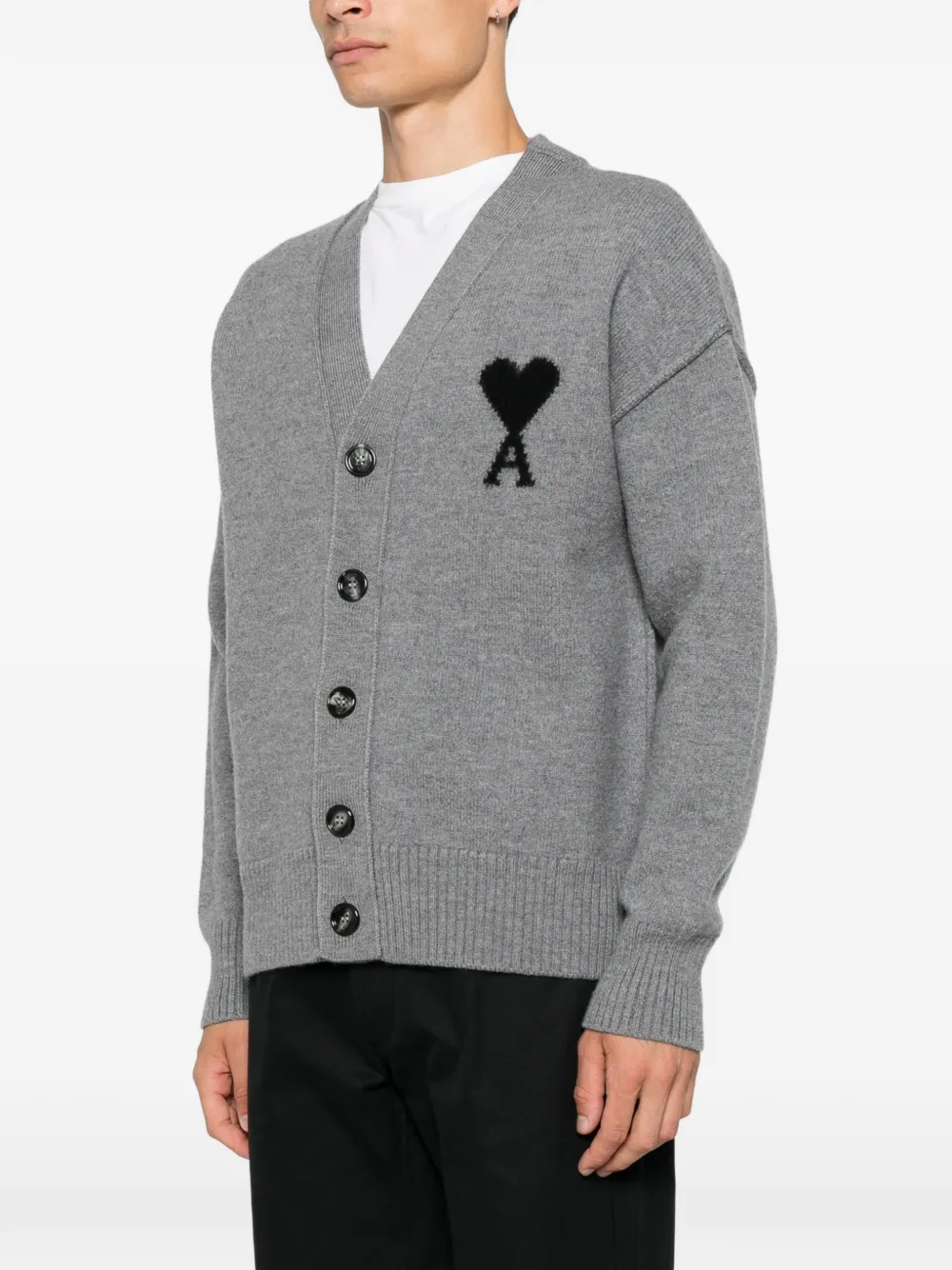 UKC367.018 V NECK CARDIGAN WITH CONTRASTED AMI DE COEUR AMI PARIS FW26 - GRIS CENDRE CHINE/NOIR