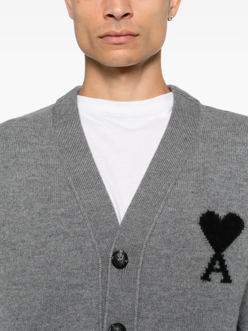 UKC367.018 V NECK CARDIGAN WITH CONTRASTED AMI DE COEUR AMI PARIS FW26 - GRIS CENDRE CHINE/NOIR