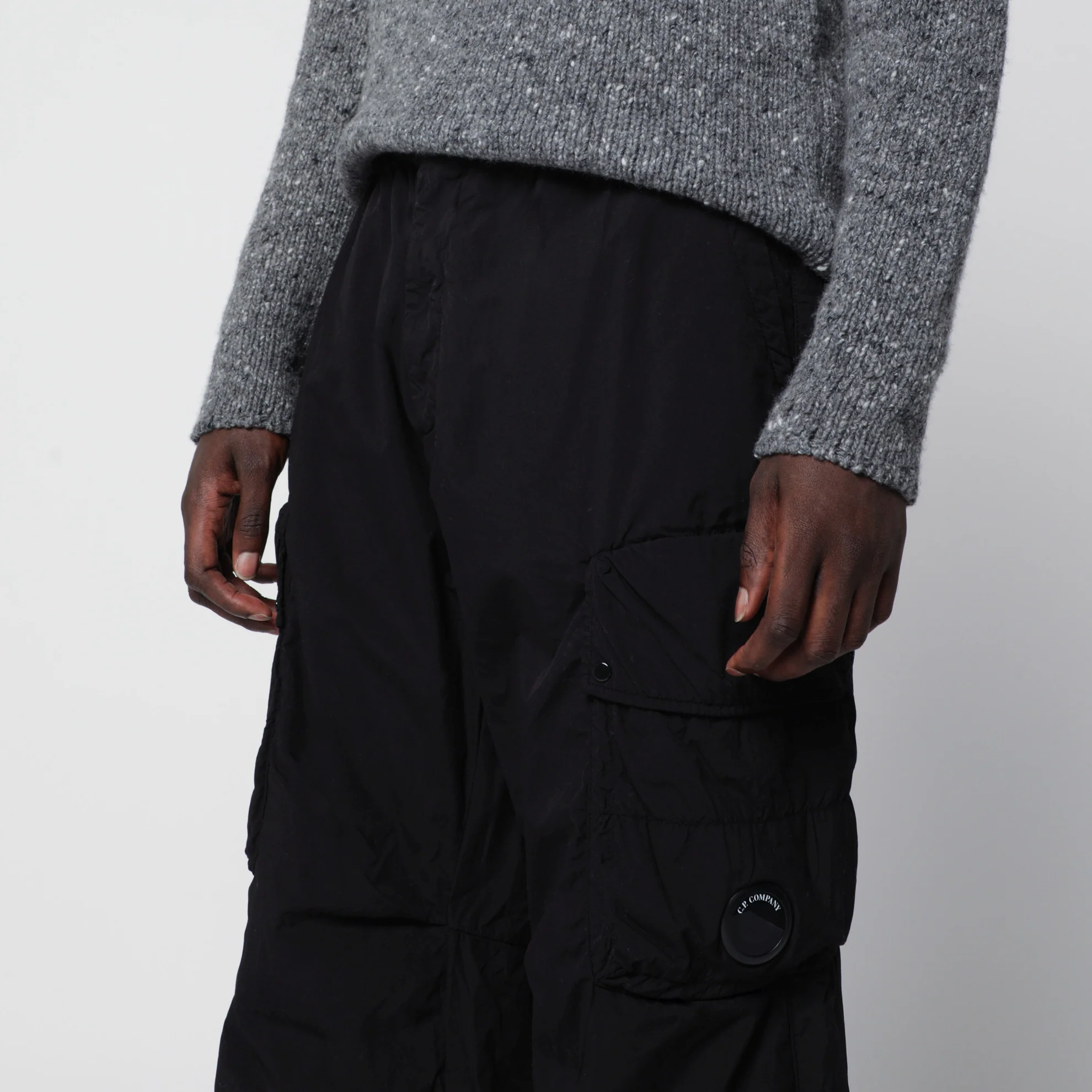 21CMPA238A110435G PANTS-CARGO PANT C.P. COMPANY FW26 - BLACK